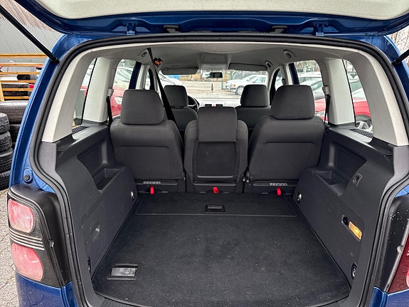 Volkswagen Touran 9 of 21