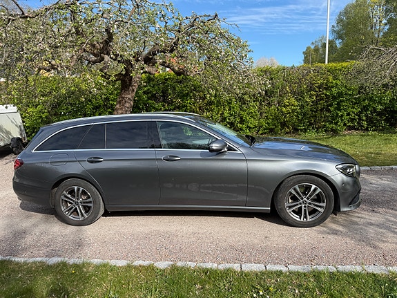 Mercedes-Benz E220 3 of 5
