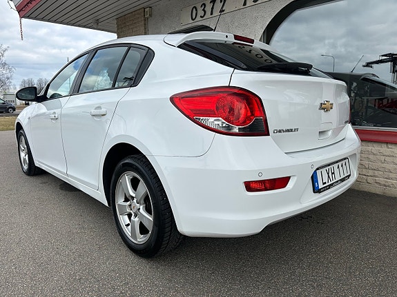 Chevrolet Cruze 3 of 18