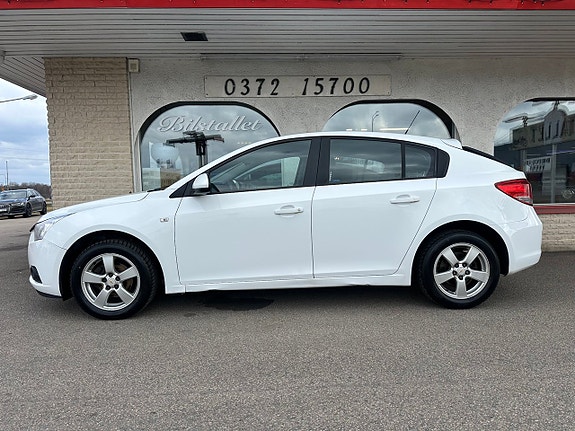 Chevrolet Cruze 2 of 18