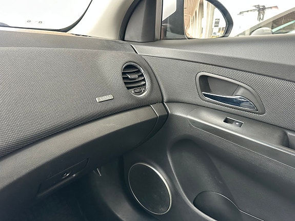 Chevrolet Cruze 18 of 18