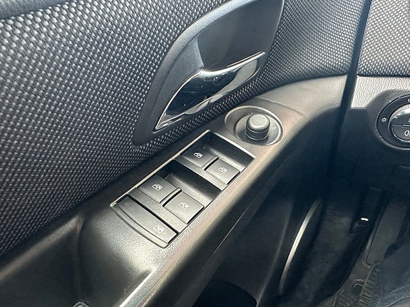 Chevrolet Cruze 11 of 18