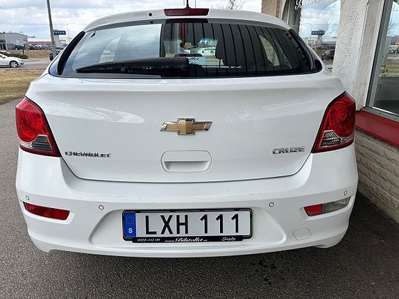 Chevrolet Cruze 8 of 18