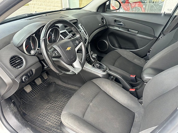 Chevrolet Cruze 4 of 18
