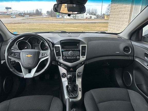 Chevrolet Cruze 5 of 18