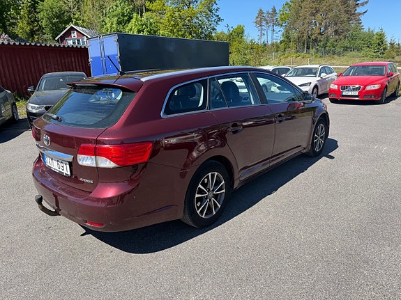 Toyota Avensis 5 of 5