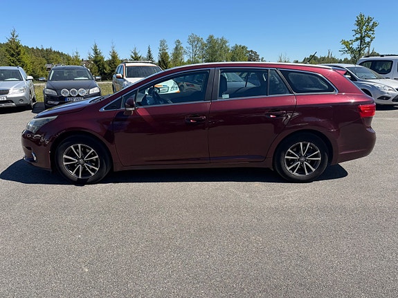 Toyota Avensis 2 of 5