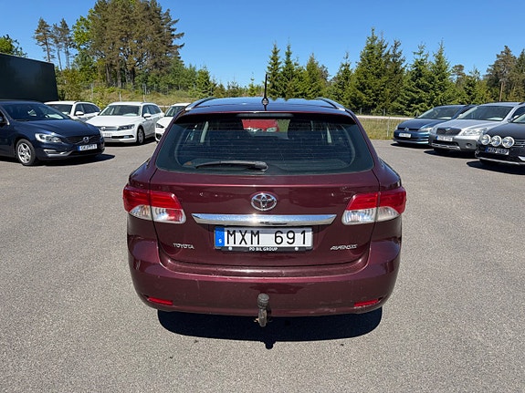 Toyota Avensis 4 of 5
