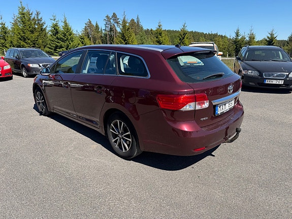 Toyota Avensis 3 of 5
