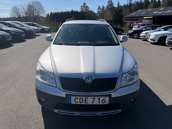 Skoda Octavia Scout 8 of 26
