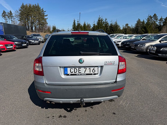 Skoda Octavia Scout 4 of 5