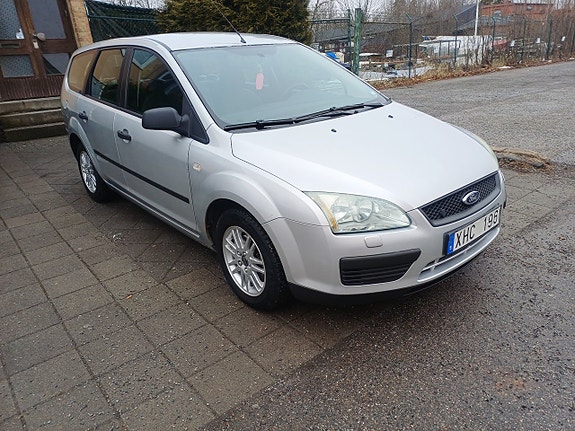 Ford Focus 2 of 19