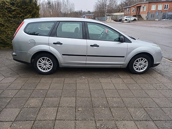 Ford Focus 9 of 19