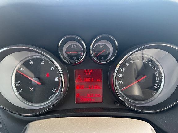 Opel Zafira Tourer 16 of 26