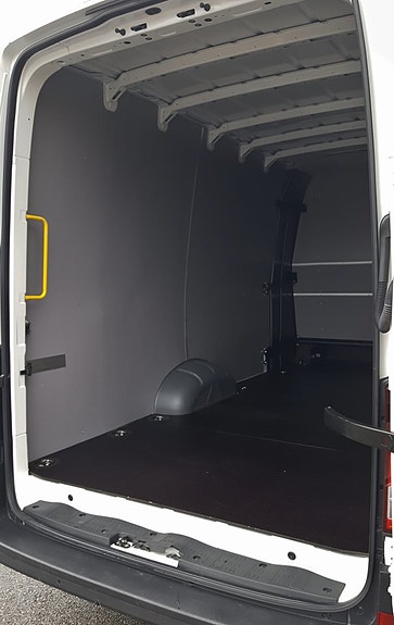 Volkswagen Crafter 13 of 23