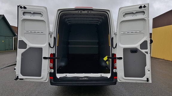 Volkswagen Crafter 11 of 23