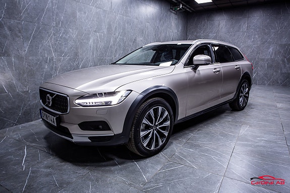 Volvo V90 Cross Country 3 of 5