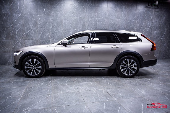 Volvo V90 Cross Country 4 of 5