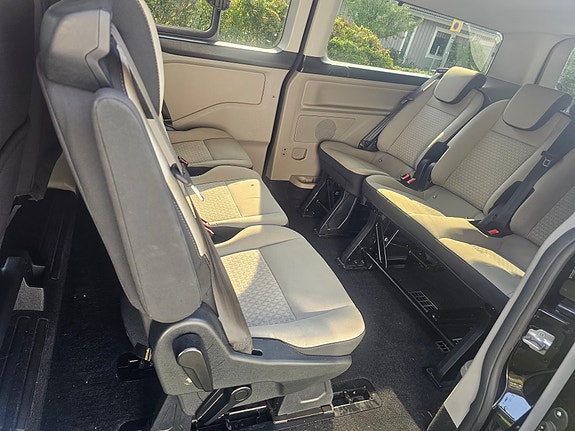 Ford Tourneo Custom 4 of 6
