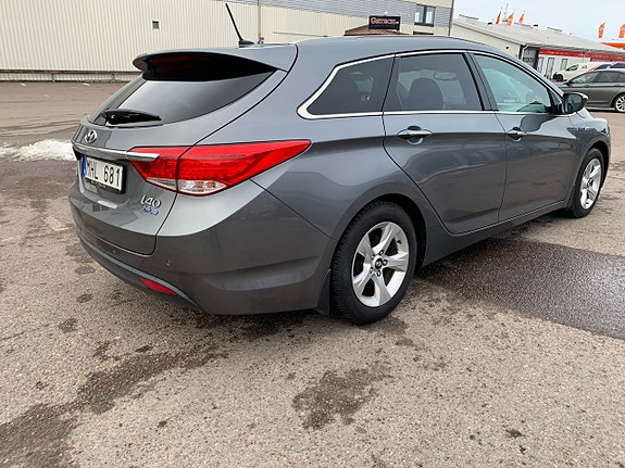 Hyundai i40 2 of 24
