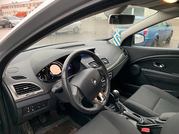 Renault Megane 12 of 16