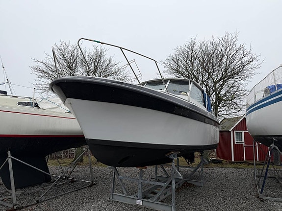 Nimbus 3000 med ny motor - inkommande båt!