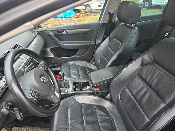 Volkswagen Passat 11 of 19