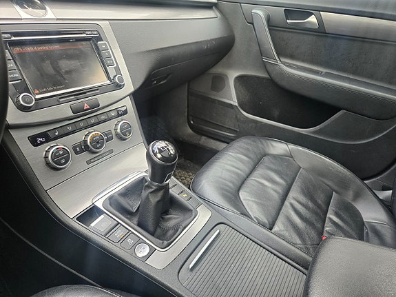 Volkswagen Passat 19 of 19
