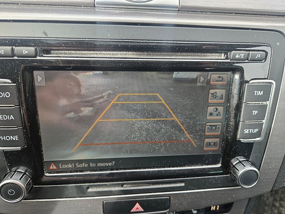 Volkswagen Passat 16 of 19
