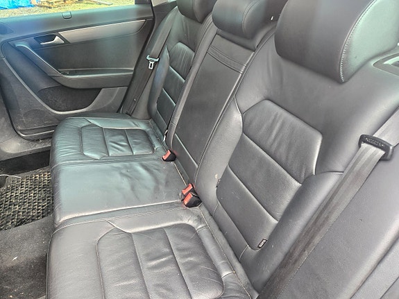 Volkswagen Passat 12 of 19
