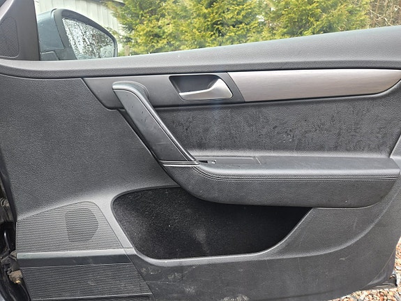 Volkswagen Passat 13 of 19