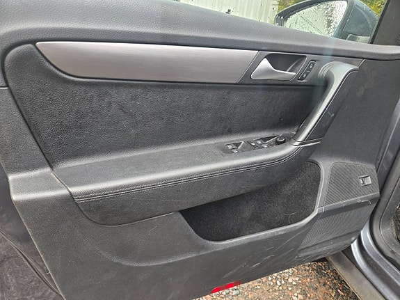 Volkswagen Passat 10 of 19