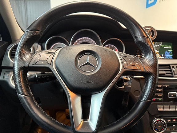 Mercedes-Benz C220 10 of 18