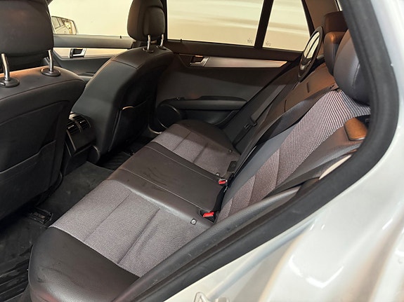 Mercedes-Benz C220 18 of 18