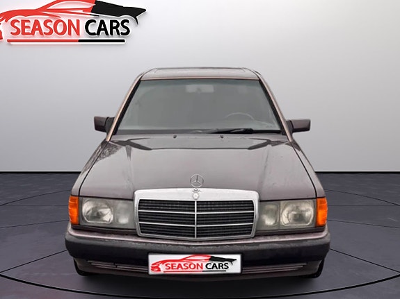 Mercedes-Benz W201 9 of 12