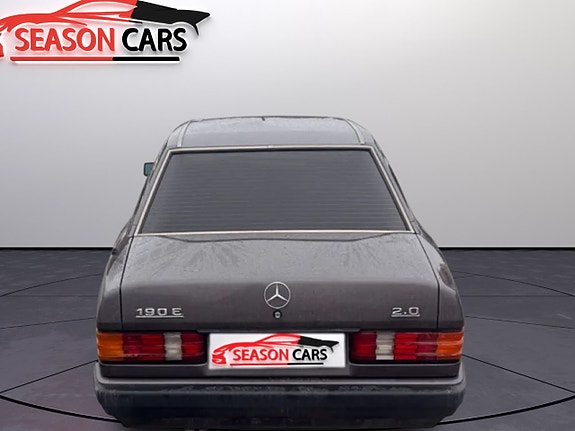 Mercedes-Benz W201 6 of 12