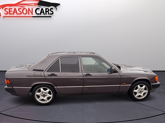 Mercedes-Benz W201 7 of 12