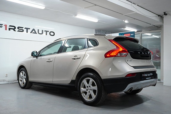 Volvo V40 Cross Country 4 of 5