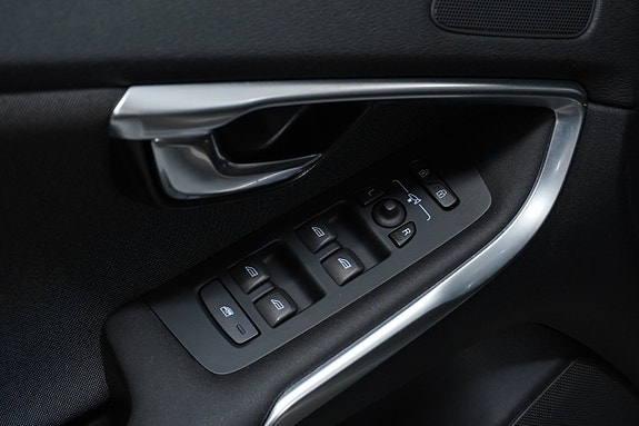 Volvo V40 Cross Country 25 of 27