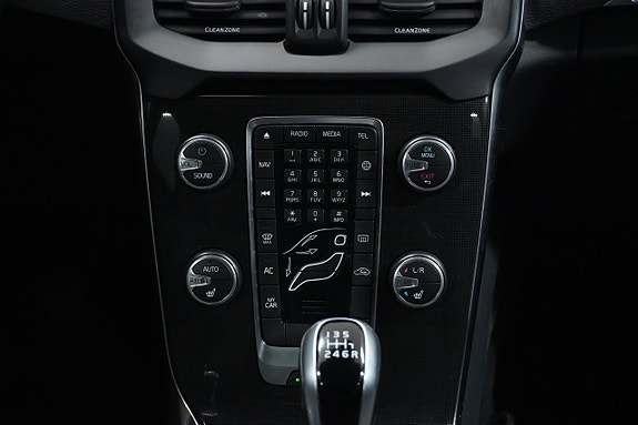Volvo V40 Cross Country 15 of 27