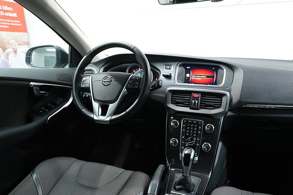 Volvo V40 Cross Country 12 of 27
