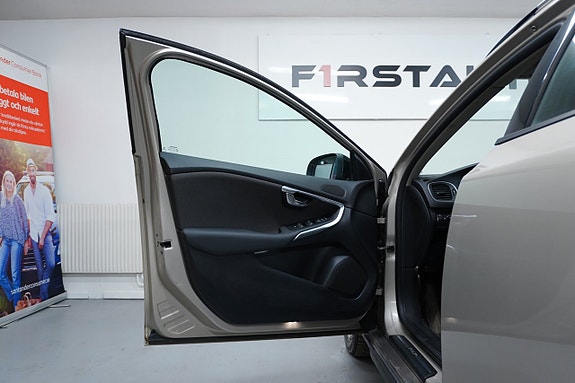 Volvo V40 Cross Country 6 of 27