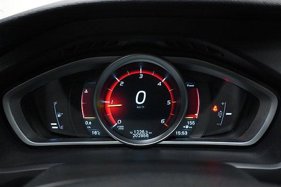 Volvo V40 Cross Country 21 of 27