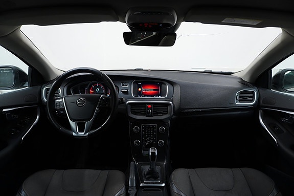 Volvo V40 Cross Country 7 of 27