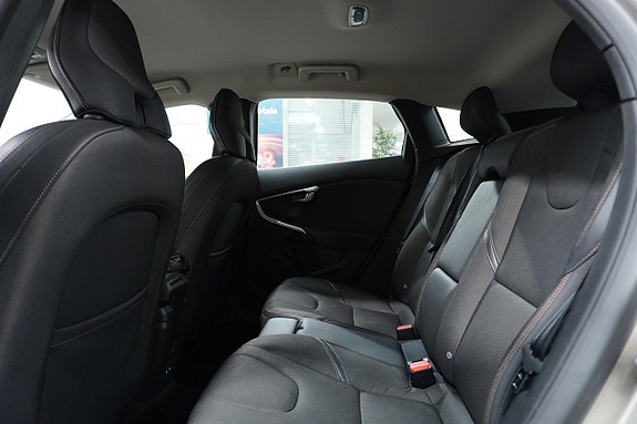 Volvo V40 Cross Country 10 of 27