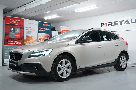 Volvo V40 Cross Country 2 of 5