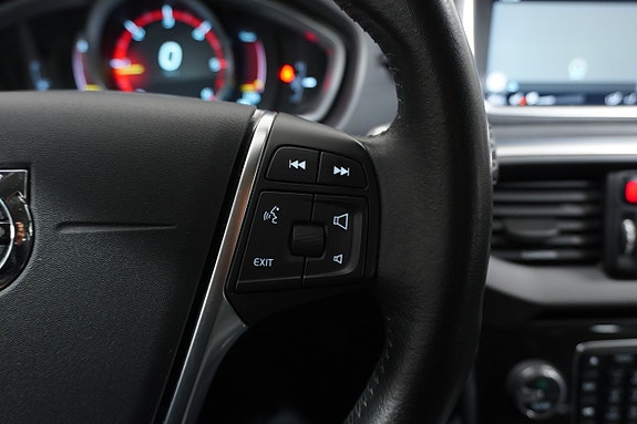 Volvo V40 Cross Country 24 of 27