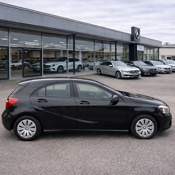 Mercedes-Benz A180 4 of 5