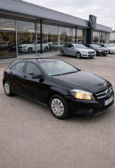 Mercedes-Benz A180 2 of 5
