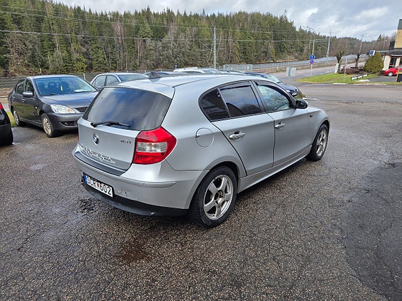 BMW 116i 4 of 5